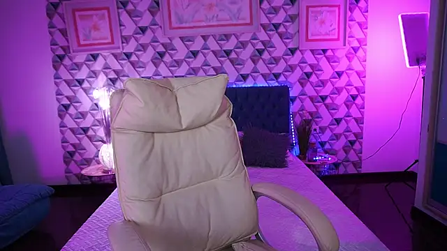 EmilySunshineS online show from April 11, 2026, 12:31 pm