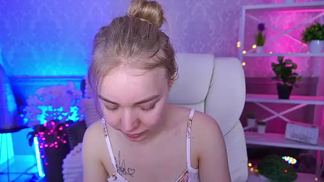 EmilySunshineS online show from February 13, 2026, 7:19 am