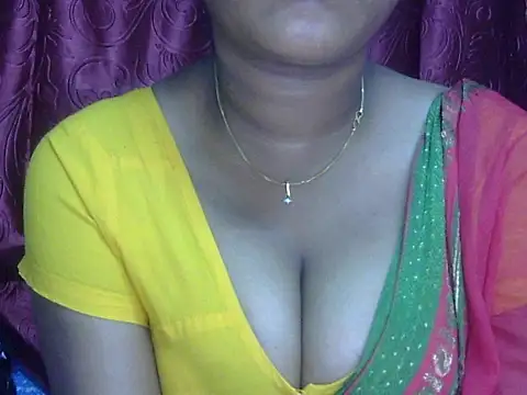 OLIVA009 online show from October 23, 2025, 9:02 pm