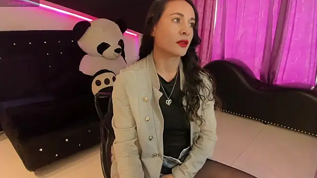 Coral Gibson online show from November 26, 2025, 1:22 pm