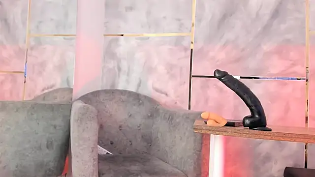 Ellaochoa online show from November 10, 2025, 11:26 am