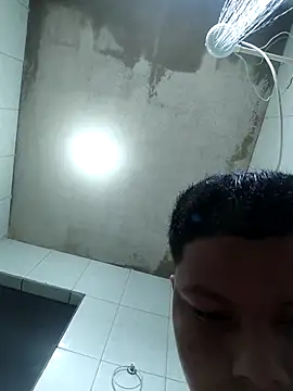 putoso031 online show from December 18, 2025, 3:27 pm