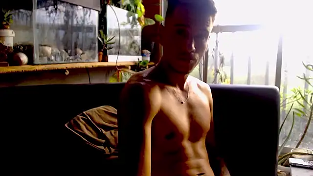 roystonee01 online show from January 9, 2026, 10:06 pm