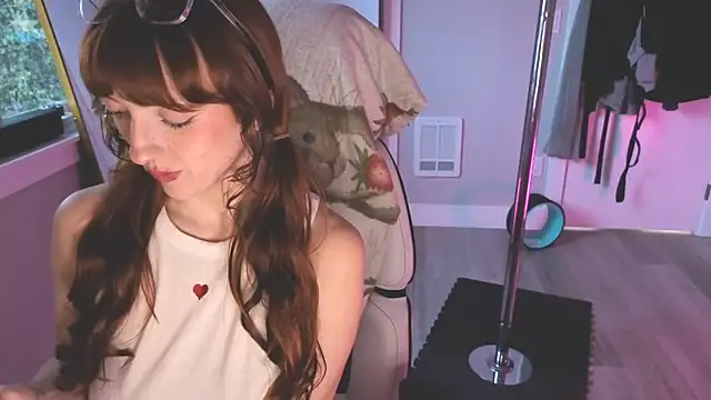 Snapshot of foxxyyyred chatting on February 10, 2026, 12:09 am foxxyyyred online show from February 10, 2026, 12:09 am