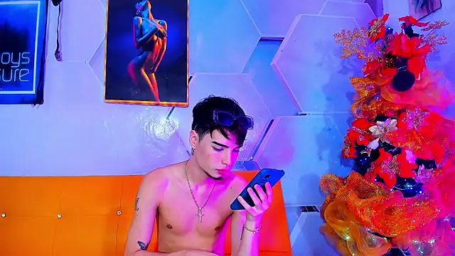 little alex01 online show from December 5, 2024, 3:01 pm