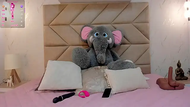 Snapshot of Mollymoon1 chatting on November 21, 2025, 8:30 pm Mollymoon1 online show from November 21, 2025, 8:30 pm