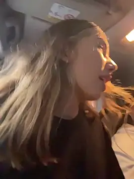 Snapshot of Mollymoon1 chatting on February 2, 2026, 9:25 pm Mollymoon1 online show from February 2, 2026, 9:25 pm