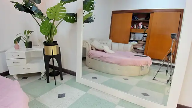 Snapshot of Mollymoon1 chatting on February 3, 2026, 8:03 pm Mollymoon1 online show from February 3, 2026, 8:03 pm