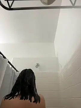 AlyssiaAmoreXO online show from December 5, 2025, 4:27 pm