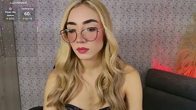 Snapshot of Sarajonnes chatting on March 3, 2026, 2:24 pm Sarajonnes online show from March 3, 2026, 2:24 pm