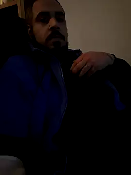 Dikkiduohottt online show from December 3, 2025, 7:13 pm