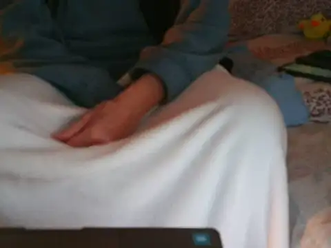 Snapshot of VeneRed chatting on December 5, 2025, 8:50 pm VeneRed online show from December 5, 2025, 8:50 pm