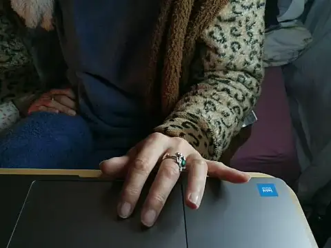 VeneRed online show from March 27, 2026, 9:54 am