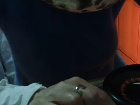 Snapshot of VeneRed chatting on November 16, 2025, 5:01 am VeneRed online show from November 16, 2025, 5:01 am