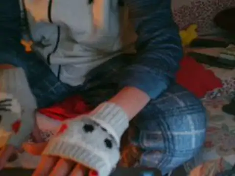 Snapshot of VeneRed chatting on December 21, 2025, 9:48 pm VeneRed online show from December 21, 2025, 9:48 pm