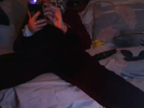 Snapshot of VeneRed chatting on November 28, 2025, 7:03 pm VeneRed online show from November 28, 2025, 7:03 pm