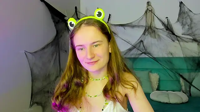 L1ittle kitty  online show from October 27, 2025, 6:36 am