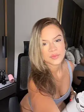 Snapshot of Alisha-Bond chatting on June 16, 2026, 9:59 pm Alisha-Bond online show from June 16, 2026, 9:59 pm