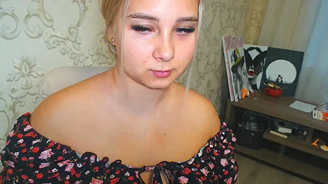 DolphinDreams online show from November 30, 2025, 10:49 am