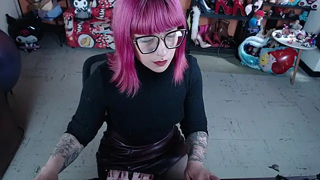 Snapshot of MissMiia2 chatting on February 9, 2026, 7:01 pm MissMiia2 online show from February 9, 2026, 7:01 pm