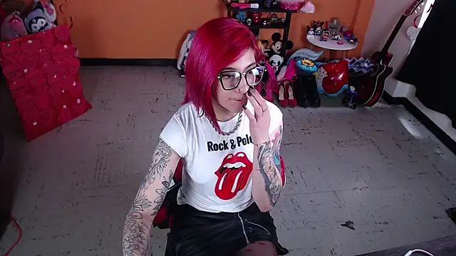 Snapshot of MissMiia2 chatting on March 4, 2025, 5:03 pm MissMiia2 online show from March 4, 2025, 5:03 pm