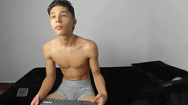 Snapshot of evanscollins chatting on December 21, 2024, 11:13 pm evanscollins online show from December 21, 2024, 11:13 pm