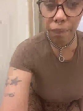 Snapshot of Princess_Desirae chatting on May 5, 2026, 6:27 am Princess Desirae online show from May 5, 2026, 6:27 am