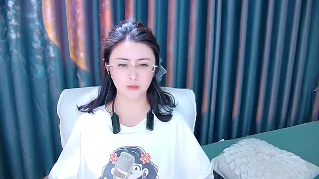 Snapshot of Daisy7_11 chatting on November 1, 2025, 12:32 pm Daisy7 11 online show from November 1, 2025, 12:32 pm