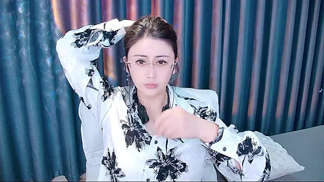 Snapshot of Daisy7_11 chatting on November 8, 2025, 1:14 pm Daisy7 11 online show from November 8, 2025, 1:14 pm