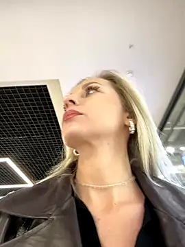 Diamond Bunny  online show from November 18, 2025, 11:57 am