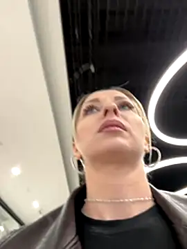 Diamond Bunny  online show from November 27, 2025, 3:01 pm