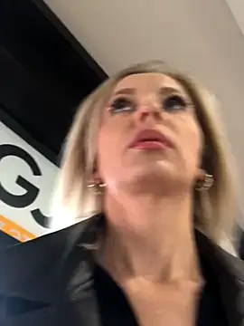 Diamond Bunny  online show from October 26, 2025, 12:49 pm