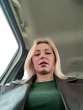 Diamond Bunny  online show from April 4, 2026, 12:45 pm