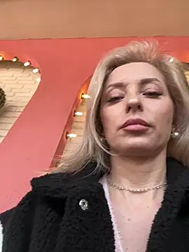 Diamond Bunny  online show from March 6, 2026, 10:43 am