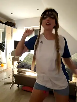 Hexe12346 online show from November 18, 2025, 6:22 pm