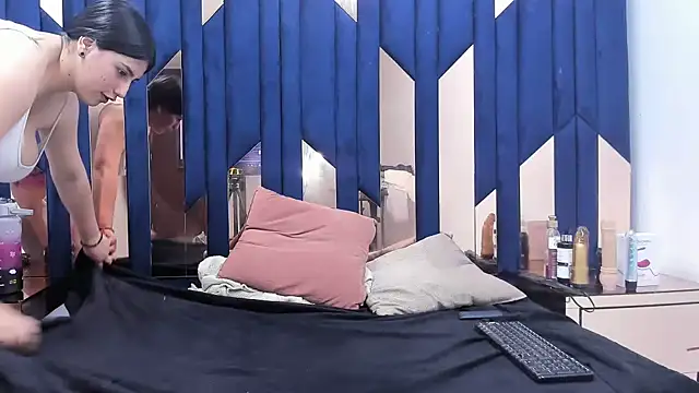 Snapshot of Criistaal_ chatting on February 27, 2025, 8:24 am Criistaal online show from February 27, 2025, 8:24 am