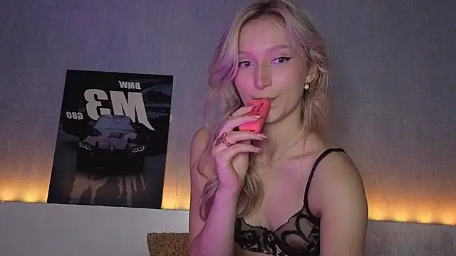 MiaNixan online show from October 1, 2025, 5:01 am