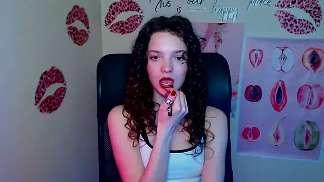  SusieSu  online show from April 3, 2026, 6:47 pm