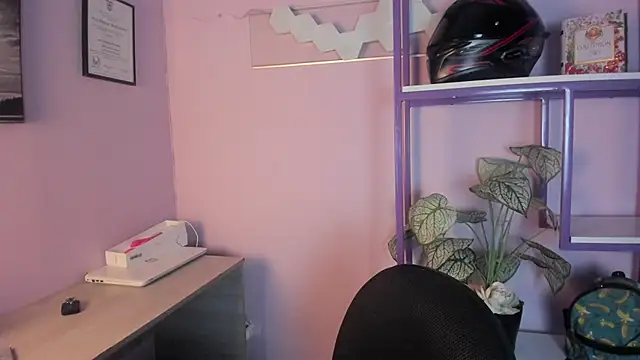 Scarlett  Fox   online show from April 6, 2026, 11:33 am