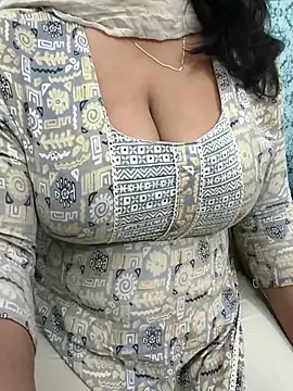 Anamika Kapoor online show from December 17, 2025, 11:43 pm