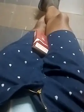 hugecrksam online show from December 21, 2025, 12:13 am