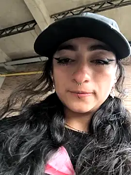 Lila Desiree online show from April 16, 2026, 9:39 pm