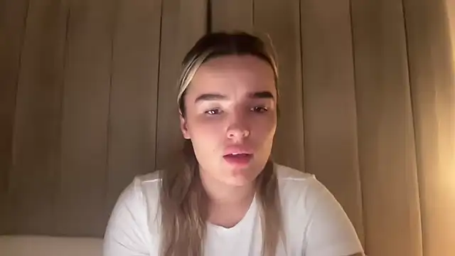maisiesmithx online show from June 23, 2026, 9:57 pm