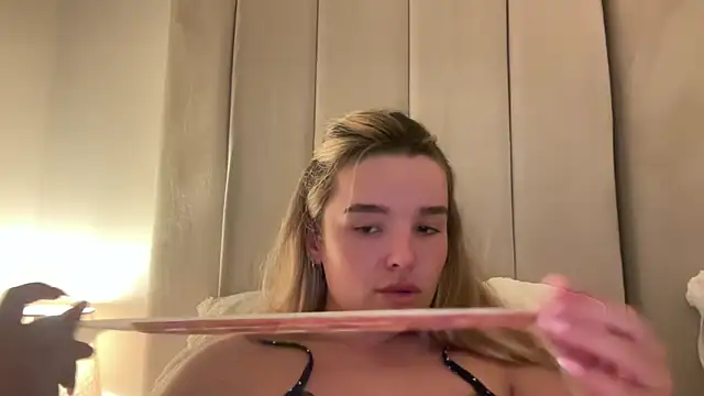 maisiesmithx online show from June 7, 2026, 11:54 pm