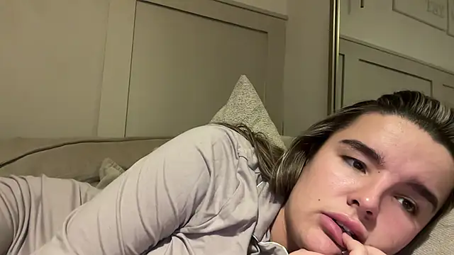 maisiesmithx online show from November 9, 2025, 8:57 pm