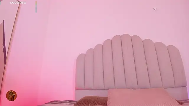 Nikki Angel  online show from February 19, 2026, 7:11 pm