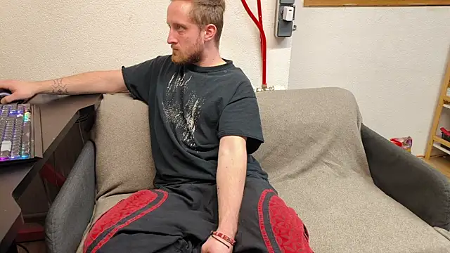 Snapshot of DrownMentallyyy chatting on February 18, 2025, 9:53 pm DrownMentallyyy online show from February 18, 2025, 9:53 pm