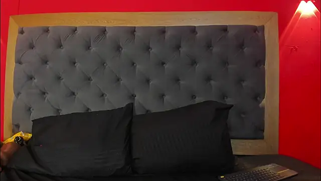 YayaHilton online show from October 5, 2025, 5:20 am