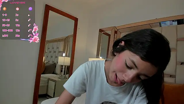 Snapshot of coraltaylor chatting on December 6, 2024, 1:57 am coraltaylor online show from December 6, 2024, 1:57 am