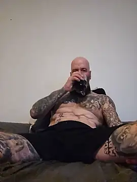 Snapshot of Beardedtattood chatting on June 23, 2026, 12:19 am Beardedtattood online show from June 23, 2026, 12:19 am